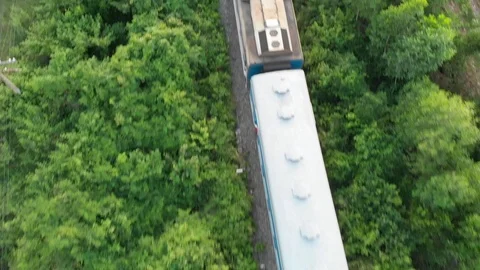 Flying camera shoots like a train in the jungle of Vietnam Vídeos de archivo 100188818
