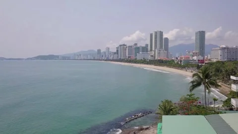 Flying camera shows the bay and the city center Stock-Footage 275895354