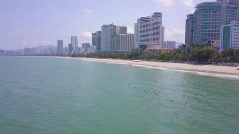 Flying camera shows the bay and the city center Stock-Footage 275896200