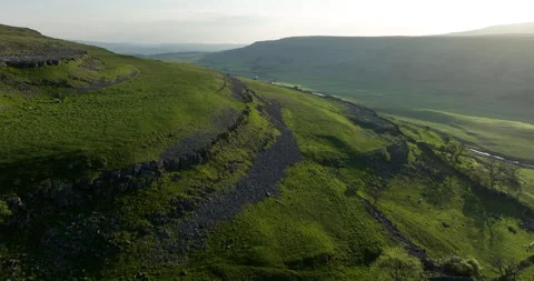 Flying in Chapel Le Dale Video stock 284041862