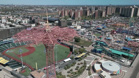 Flying clockwise around iconic parachute jump tower of Coney Island Video stock 206903305