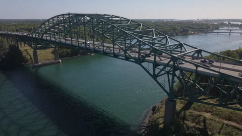 Flying clockwise around Piscatqua River Bridge between Maine and New Hampshire Vídeo Stock 345458623