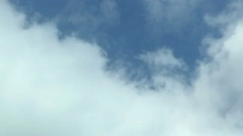 Flying in the clouds, camera movement through the clouds, video loop Vidéo 99732946