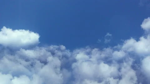 Flying in the clouds, camera movement through the clouds, video loop Video stock 100119849