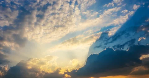 Flying clouds at sunset with the penetrating rays of the sun Stock Footage 112640554