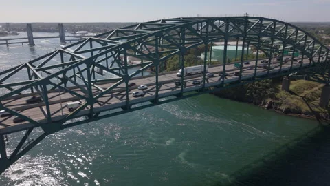 Flying counter clockwise around Piscatqua River Bridge between Maine and New Ham Vídeo Stock 345458928