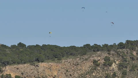 Flying delta gliders Video stock 177784049