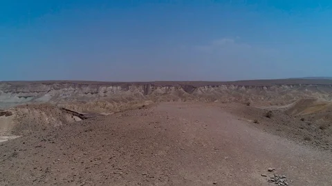 Flying into the desert Видео 90464121