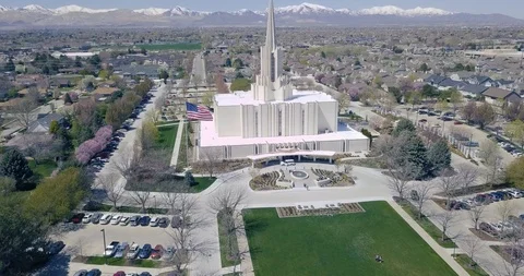Flying DJI Mavic Pro in Salt Lake City, Utah Stock Footage 106667379