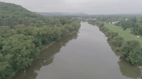 Flying down the Allegheny River in New York Video stock 122015592