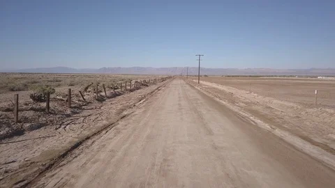 Flying Down a Dirt Road Stockbeeldmateriaal 81537849