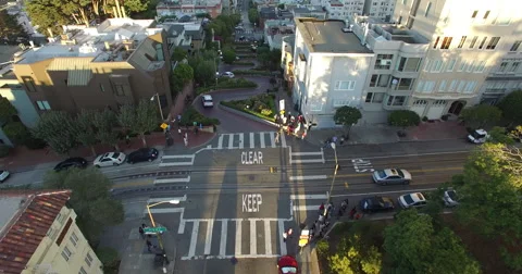 Flying down Lombard Street Video stock 61004398