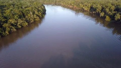 Flying down a river with a drone - sunset in summer - 4K Vidéo 111652421