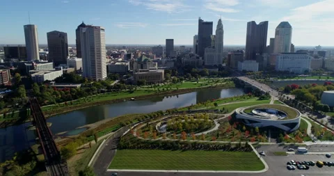 Flying into downtown Columbus Stock Footage 146828394