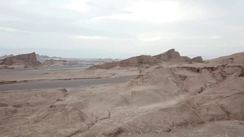 Flying drone over Desert Lut. Stockbeeldmateriaal 104366091