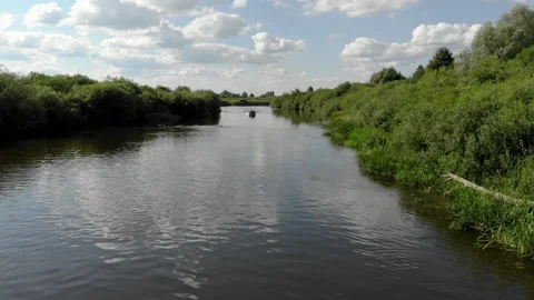 Flying on a drone over the river to meet the boat Video stock 147663966