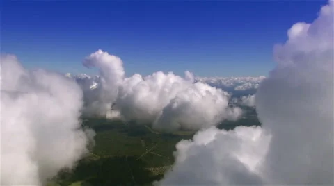 Flying into the fluffy clouds Video stock 41462936