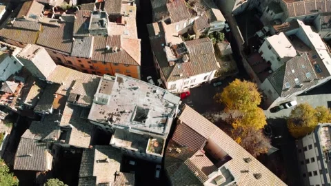 Flying forward with the camera down to up the houses, streets, above Verbito 库存影片 145159890