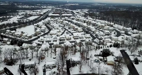Flying Forward Over Snow Covered Town 스톡 동영상 88414801