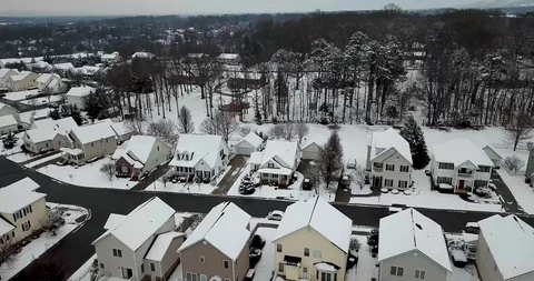 Flying Forward Rising Over Snow Covered Suburb to Woods 스톡 동영상 88415890