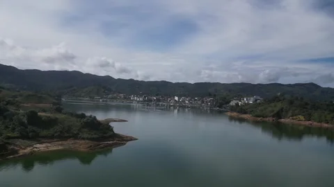 Flying in to Guatape 動画素材 251460669