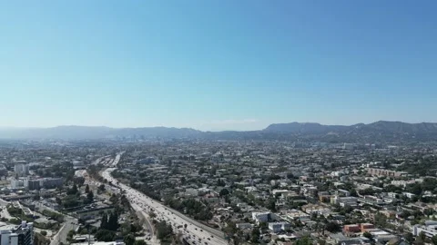 FLYING HIGH OVER 101 FREEWAY AND HOLLYWOOD LOS ANGELES CALIFORNIA  Vídeo Stock 203705263