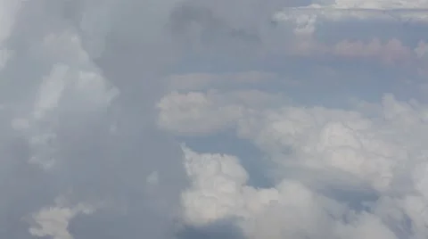 Flying High In The Sky Above Clouds Vidéo 54668944