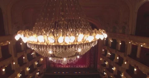 Flying inside the Opera house. 4K Vidéo 55878934