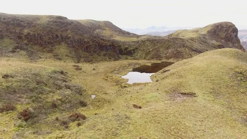 Flying to a lake on the paramo high in the Andes Vídeo Stock 84358159