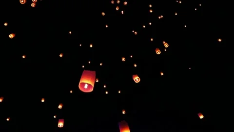 Flying lanterns, floating lanterns Loy Krathong Festival in Chiang Mai Thailand. Stock Footage 138266400