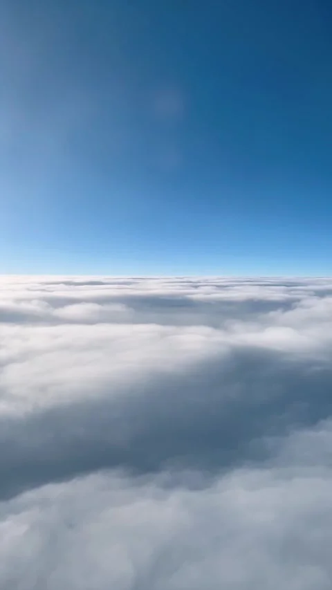 Flying low above clouds Vídeo Stock 332731929