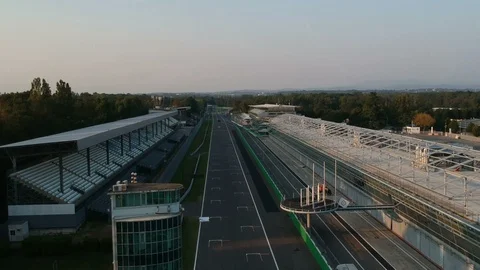 Flying low over the Monza circuit. view of the starting blocks and the stands Video stock 116055331