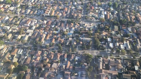 Flying low over suburbs, homes and streets Stock-Footage 87304277
