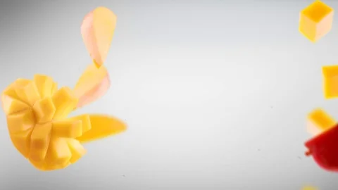Flying of Mango and Slices with Luma Matte Vídeos de archivo 123505085