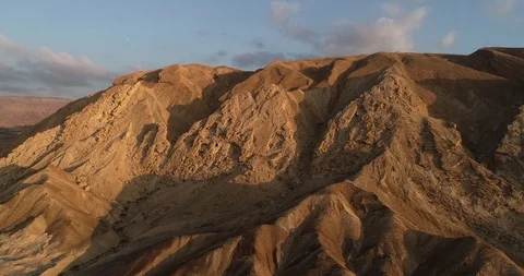 Flying by a mountain range surrounding HaMaktesh Hakatan, Negev Desert, Israel Stock Footage 101678442