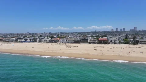 Flying northbound along Balboa Beach towards Newport Beach Balboa Pier Vídeo Stock 340075558