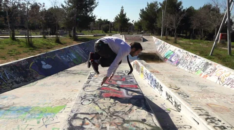 Flying Office Worker Doing Parkour Vaults Video stock 36582911
