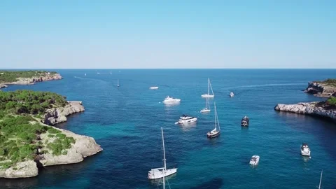 Flying to open waters from a small beach in majorca Stockbeeldmateriaal 201886093