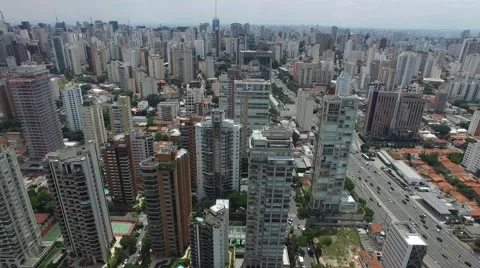 Flying over 23 de Maio close to Ibirapuera in Sao Paulo, Brazil Video stock 59575191