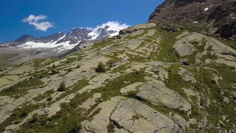 Flying over the Alpine Mountains Vídeo Stock 113044740