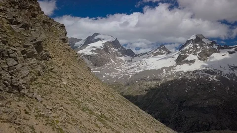 Flying over the Alpine Mountains Vídeo Stock 113151267