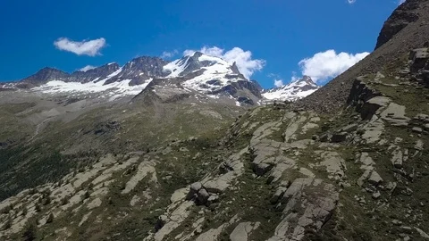 Flying over the Alpine Mountains Vídeo Stock 113258426