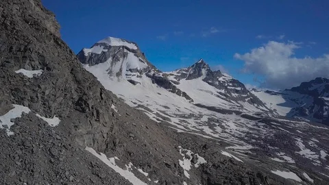 Flying over the Alpine Mountains Vídeo Stock 114423787