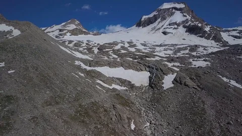 Flying over the Alpine Mountains Vídeo Stock 114433980