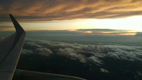 Flying over an amazing sky during sunset. 库存影片 123513049