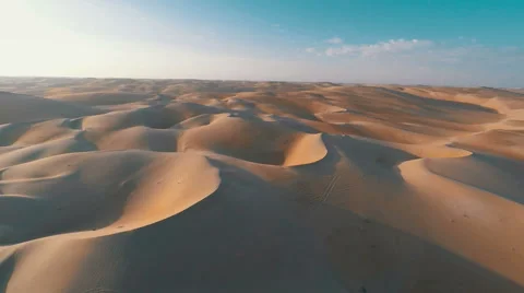 Flying over barren red sandy desert Vídeo Stock 55517494