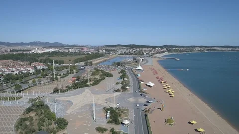 Flying over the beach 库存影片 103811464