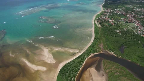 Flying over the beach of So Miguel dos Milagres, touristic and paradisiacal b Vidéo 196263537