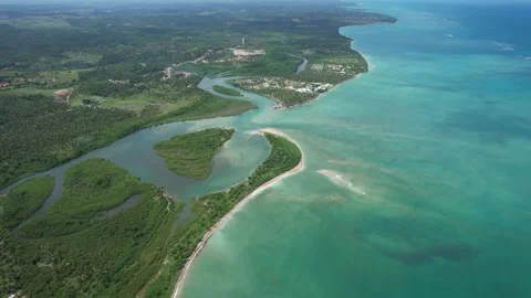 Flying over the beach of So Miguel dos Milagres, touristic and paradisiacal b Vidéo 196263564