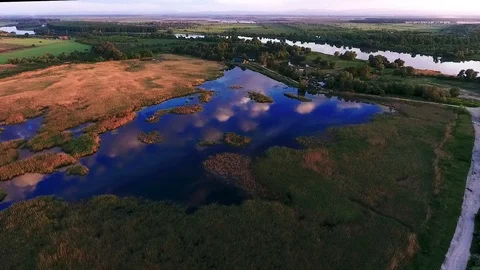 Flying over a beautiful lake. Reflection of clouds in the lake. Air chamber Vídeos de archivo 90401737